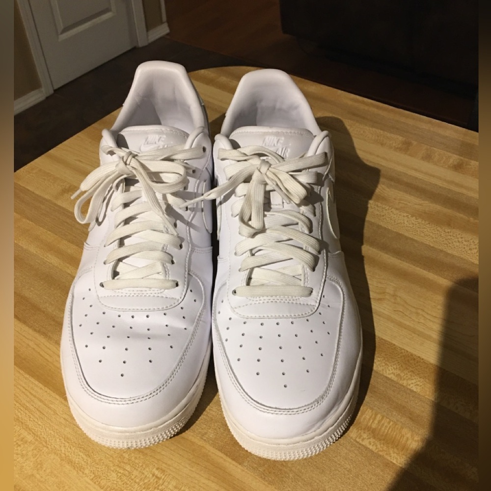 Men Nike Air Tennis Shoes.